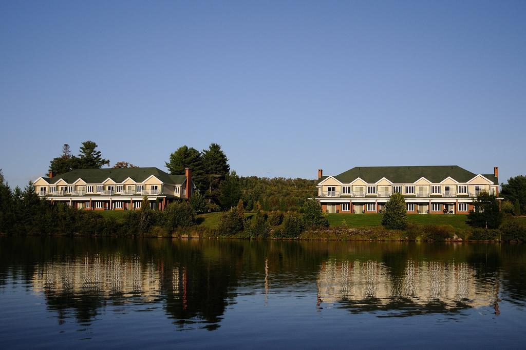 Auberge du Lac-à-l'Eau-Claire Saint-Alexis-des-Monts Exterior foto