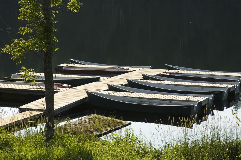 Auberge du Lac-à-l'Eau-Claire Saint-Alexis-des-Monts Exterior foto